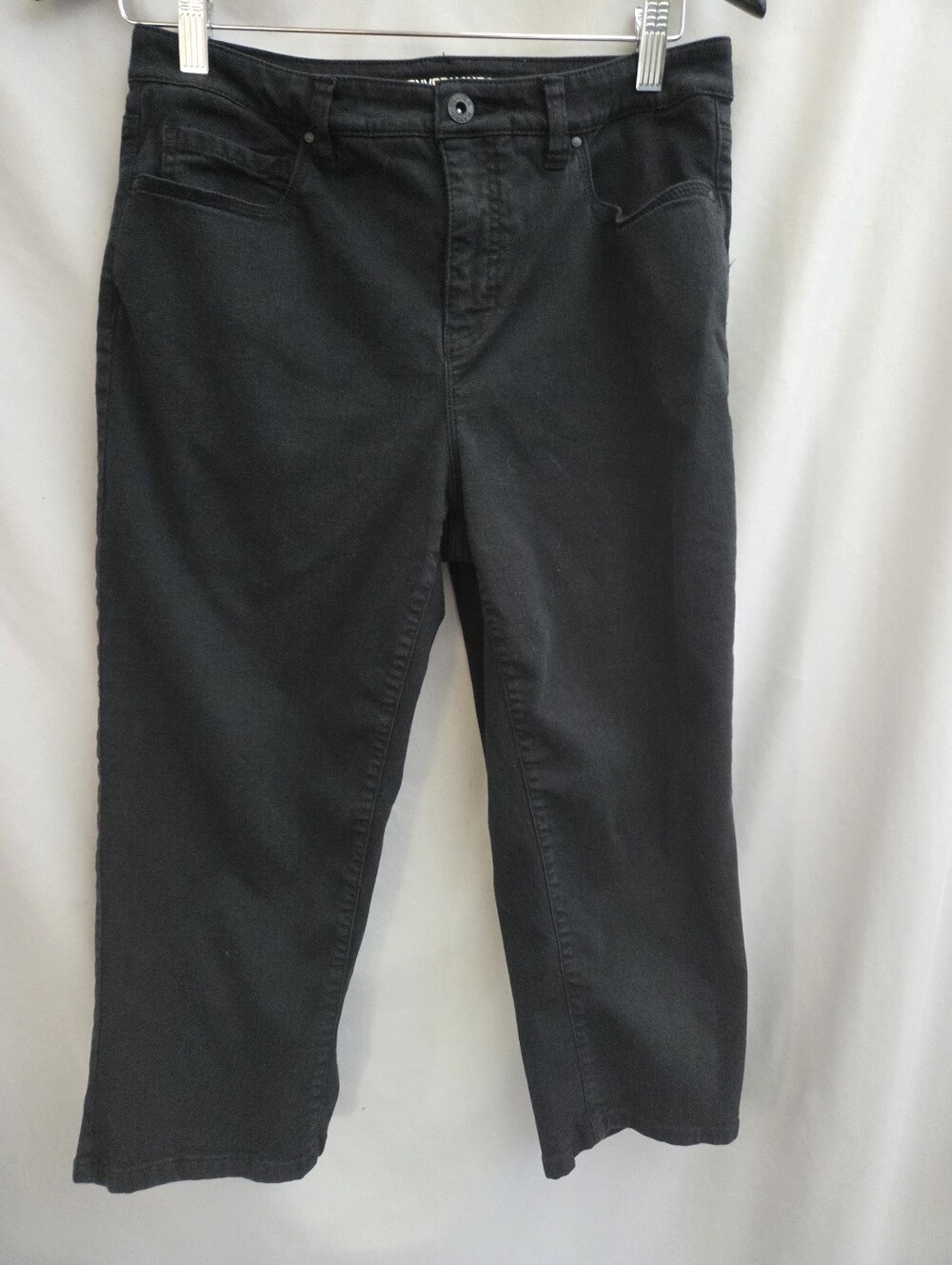 Hanna Black Mid-Rise Capris